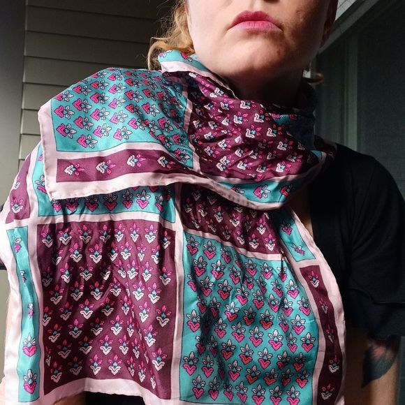 Vintage silk scarf in purple pink and blue by Echo, Art Deco. Easter spring - Picture 5 of 5